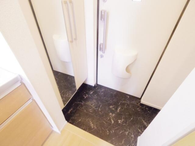 五位堂駅 徒歩7分 2階の玄関周り