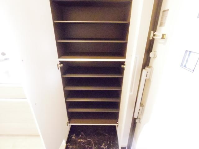 五位堂駅 徒歩7分 2階の玄関周り