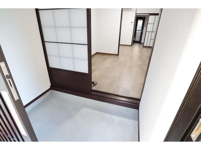 近鉄下田駅 徒歩4分 1-2階の玄関周り