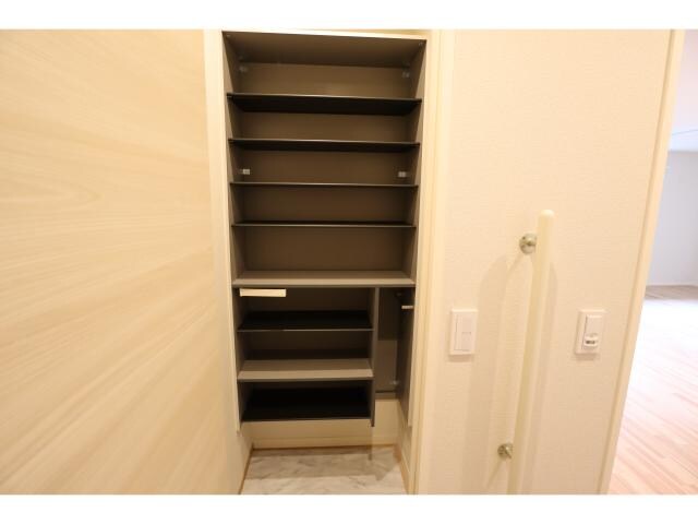 五位堂駅 徒歩6分 2階の玄関周り