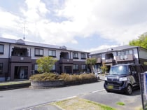 大和路線・関西本線 大和小泉駅 2階建 築32年の外観写真