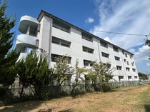 近鉄橿原線 近鉄郡山駅 4階建 築37年の外観写真