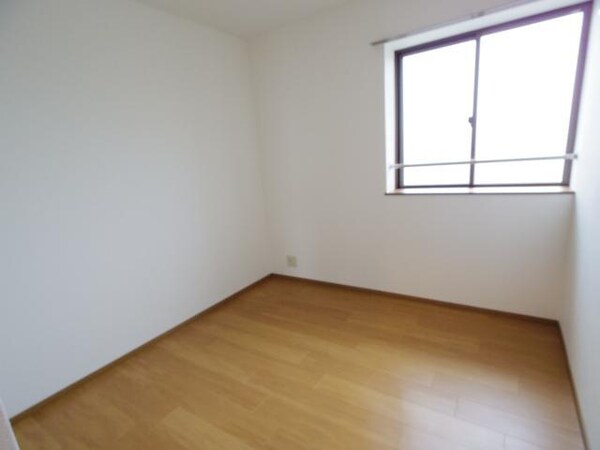 居室(同系モデル写真)