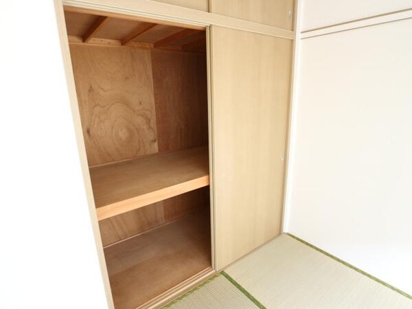 収納(同系モデル写真)