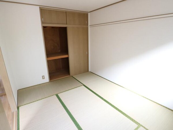 居室(同系モデル写真)