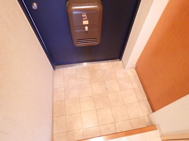 近鉄郡山駅 徒歩3分 2階の玄関周り