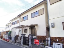 大和路線・関西本線 大和小泉駅 2階建 築35年の外観写真