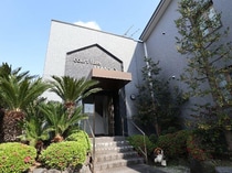 近鉄難波線・奈良線 大和西大寺駅 2階建 築30年の外観写真