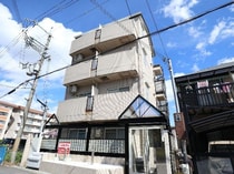 近鉄難波線・奈良線 菖蒲池駅 4階建 築34年の外観写真