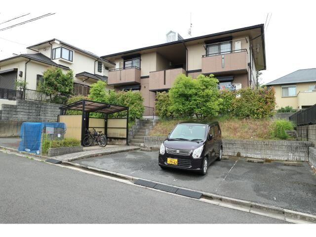 高の原駅 徒歩19分 2階の駐車場