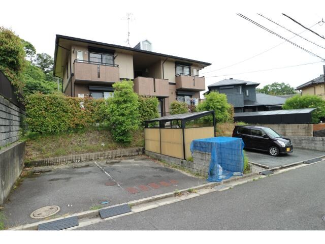高の原駅 徒歩19分 2階の駐車場