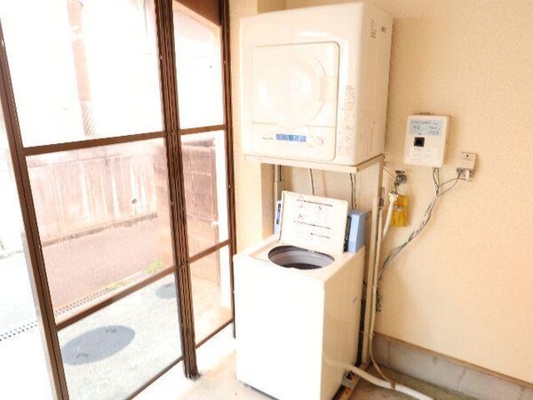 建物設備(コインランドリー)