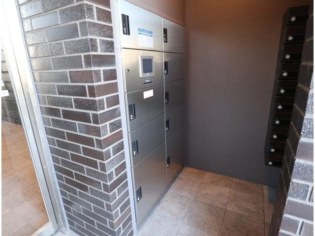 物件外観写真5　(宅配BOX)