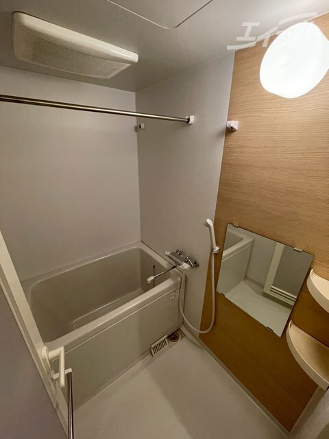 物件内観写真10　(広々とした綺麗なお風呂です。)