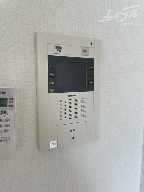 物件内観写真18　(モニター付きのインターフォンです。)
