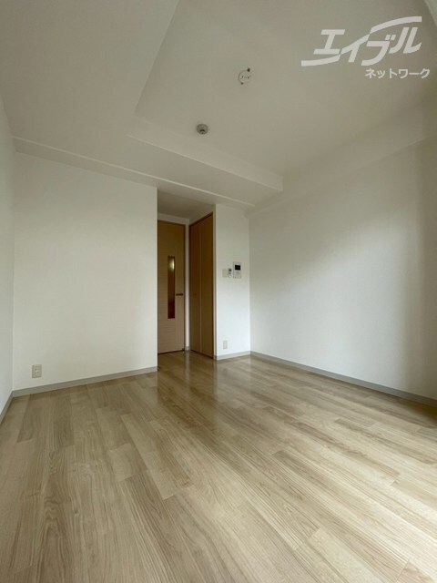 物件内観写真19　(明るい配色のお部屋です。)