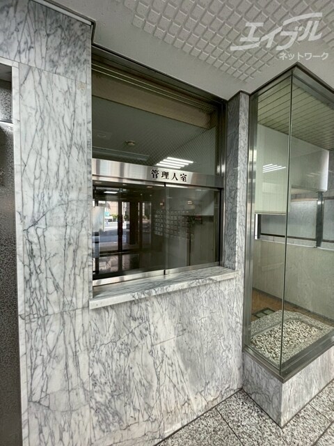 物件外観写真3　(管理人室ございます)