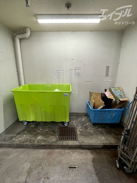 物件外観写真6　(ゴミ置き場です)