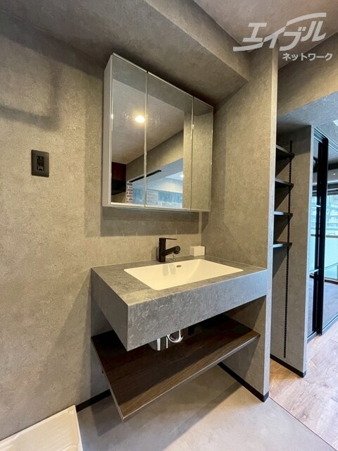 物件内観写真12　(独立洗面台です)