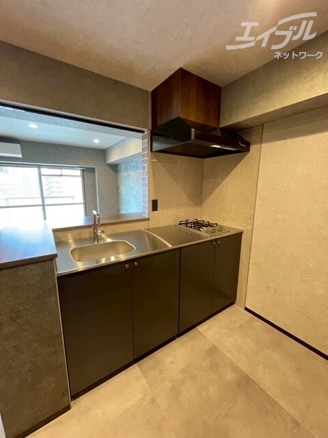 物件内観写真14　(2口ガス付きのカウンターキッチンになります)