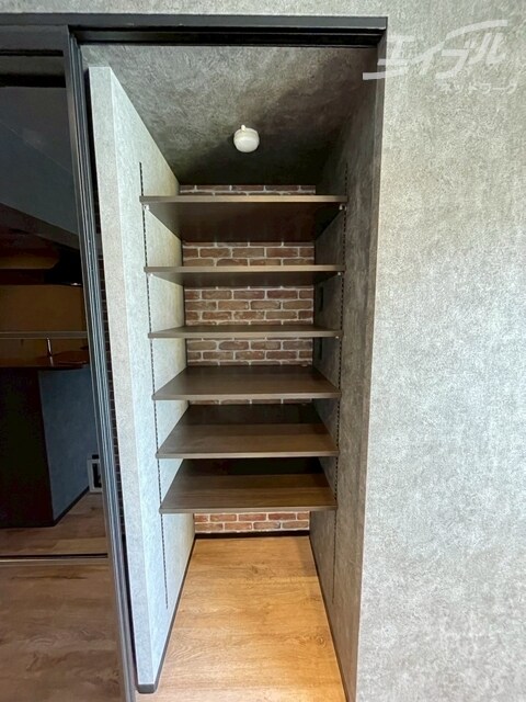物件内観写真16　(収納スペースです)