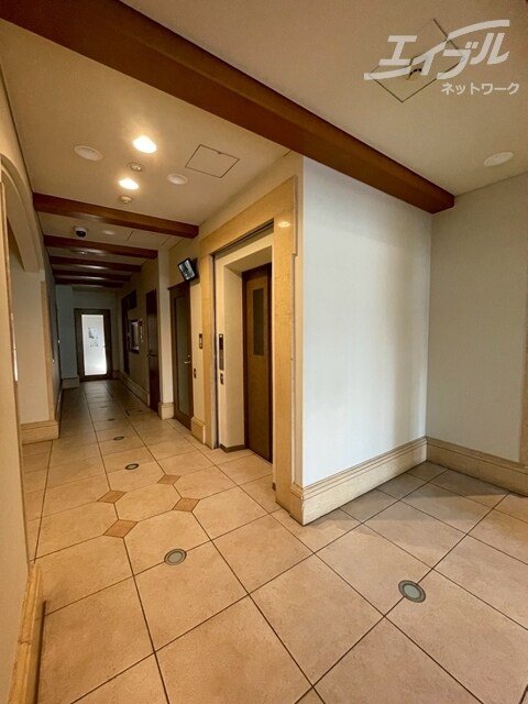 物件外観写真3　(エントランスホールになります。)