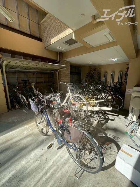 物件外観写真4　(駐輪所になります。)
