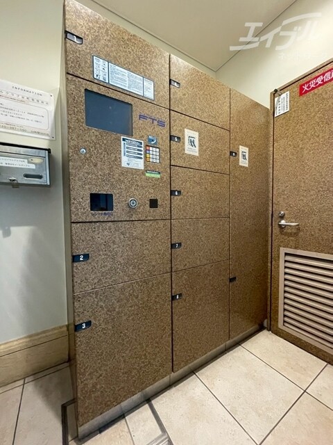 物件外観写真5　(宅配ボックス完備です。)