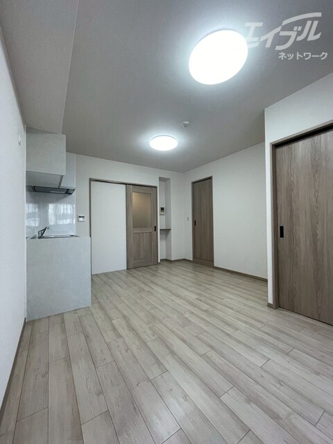 物件内観写真23　(リビングの別アングルになります。)