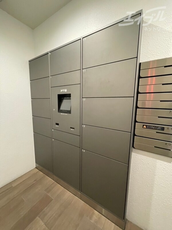 敷地内/建物(宅配ボックス完備しています)
