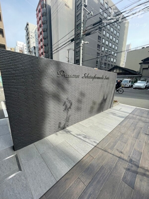 エントランス(入口清潔感があり綺麗です)