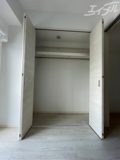 物件内観写真23　(広々収納です！)