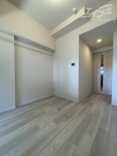 物件内観写真9　(白基調のお部屋になります！)