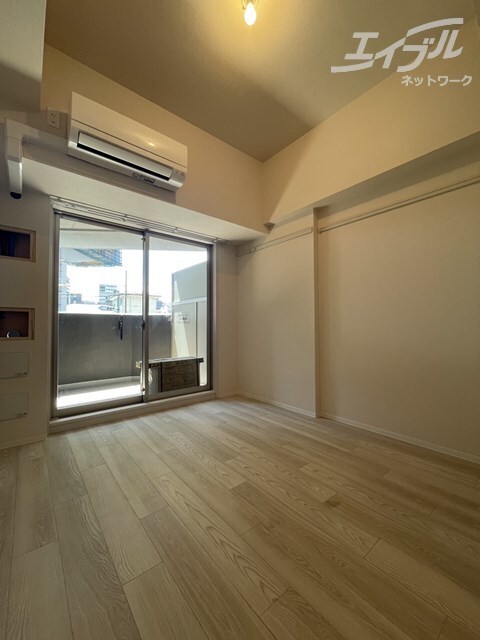 物件内観写真15　(白基調のお部屋になります！)