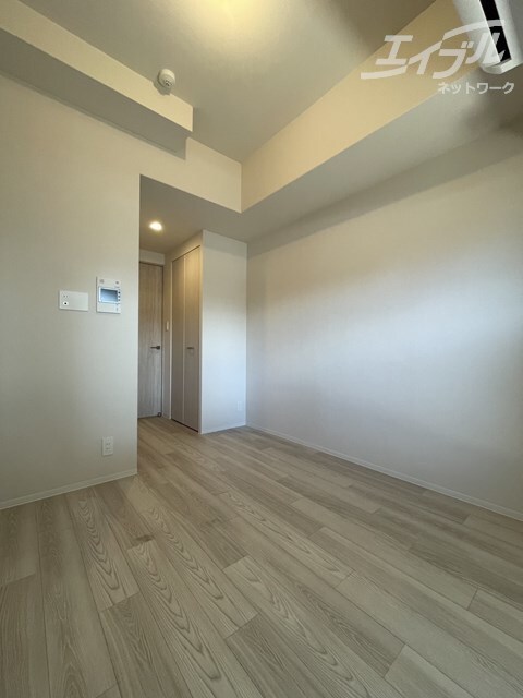 物件内観写真18　(白基調のお部屋になります！)