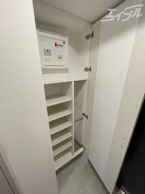 物件内観写真21　(シューズボックス内に傘立てあり！)