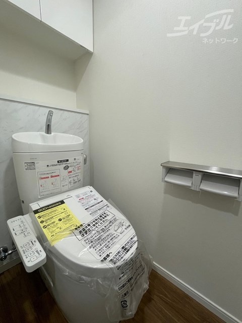 物件内観写真20　(機能付きトイレ)