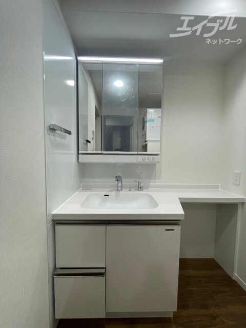 物件内観写真22　(広い独立洗面台)