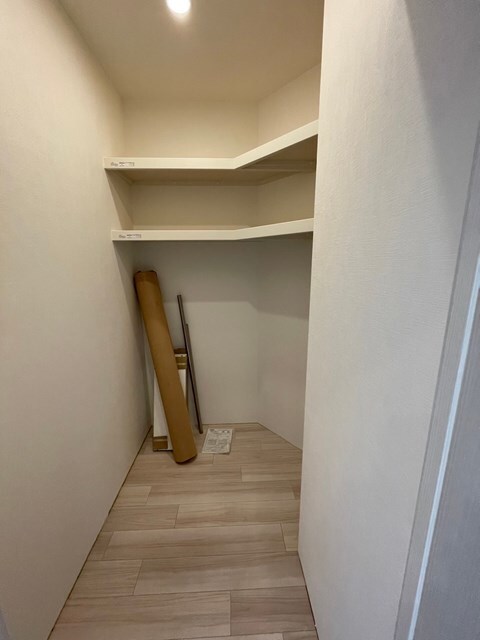 物件内観写真10　(広めのウォークインでしっかり収納できます！)