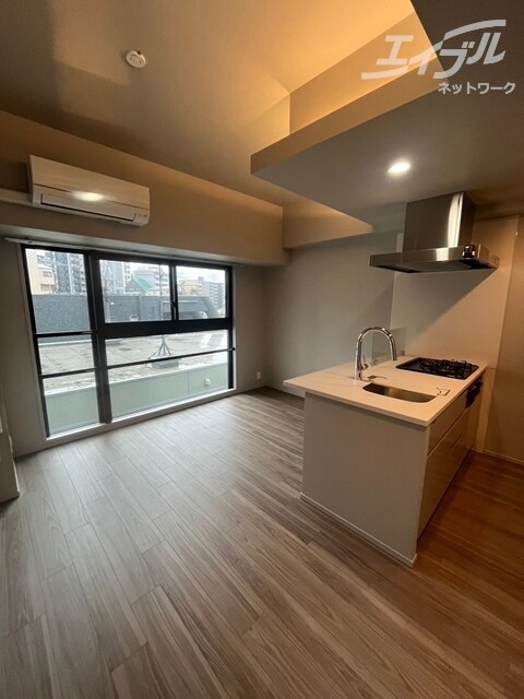 物件内観写真12　(リビング約９帖です)