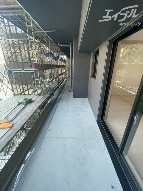 物件内観写真15　(幅のあるバルコニーです！)