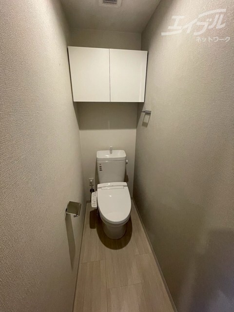 物件内観写真5　(ウォシュレット付いてます。)