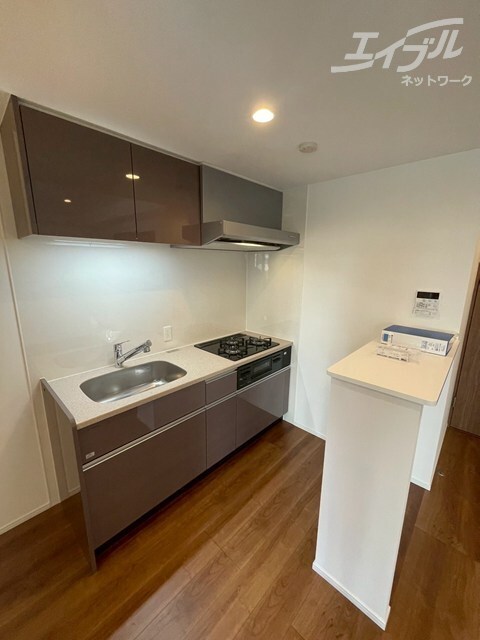 物件内観写真11　(キッチンスペース広いです。)