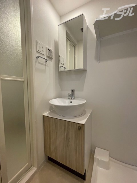 物件内観写真15　(独立洗面台付き)