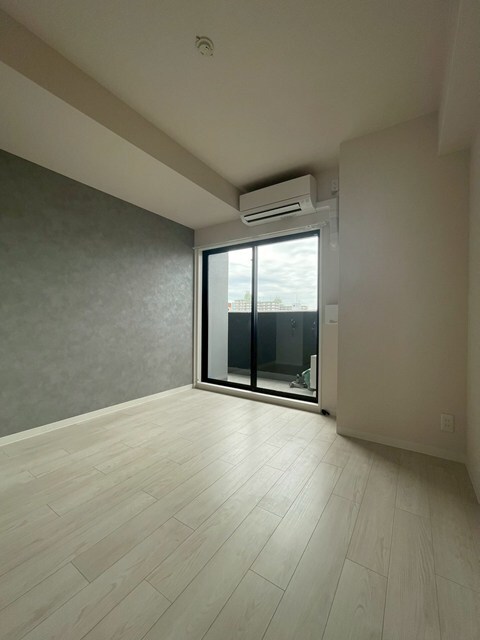 物件内観写真21　(窓からの日差しにより明るいです！)