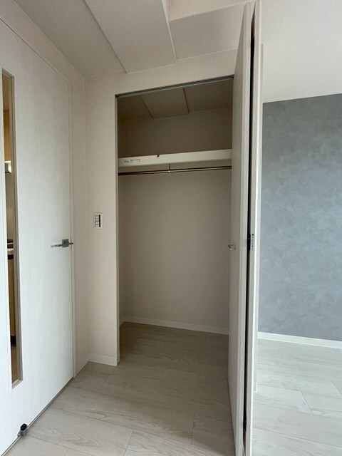 物件内観写真25　(上段に棚付きのクローゼットです！)