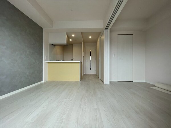 部屋画像_その他(床と壁はグレージュ調のシックなデザイン！)