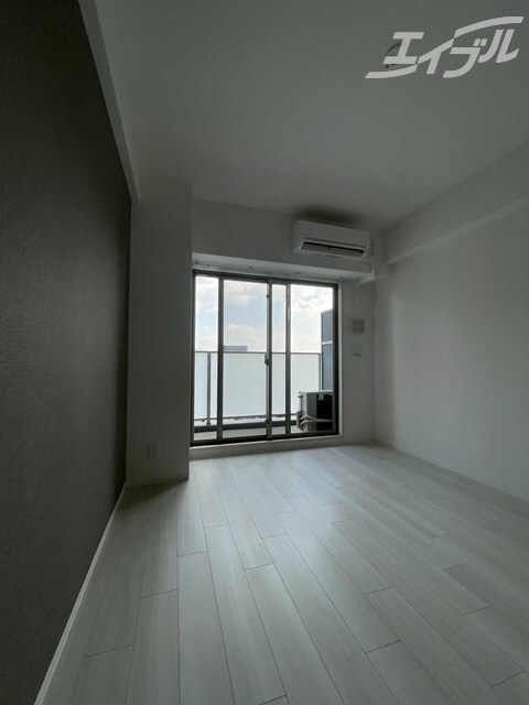 物件内観写真4　(窓からの日差しにより明るいです！)