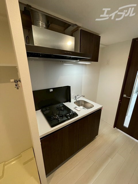 物件内観写真9　(建具は木目調のオシャレなデザインです！)