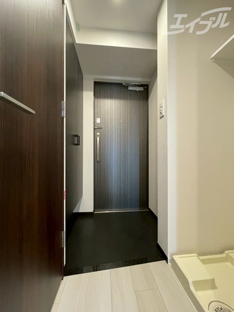 物件内観写真9　(奥行のあるゆったりとした玄関です！)